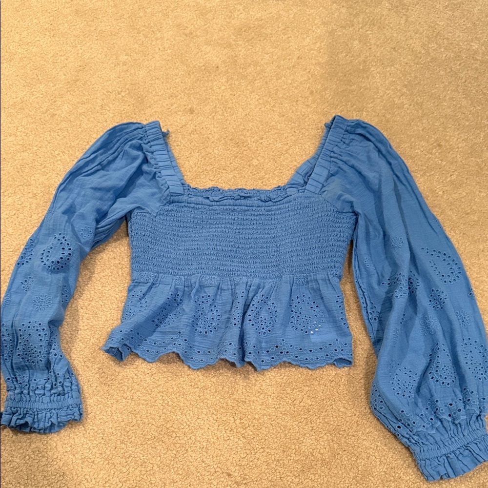 American eagle blue cropped smocked top